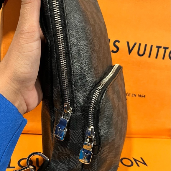 Louis Vuitton Damier Graphite Checkered Men's Backpack/Slingbag - Picture 2 of 16